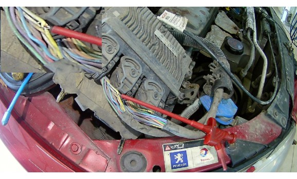 Как подключить осциллограф-Выходное напряжение-Peugeot-207 2006-2014 : Image 1