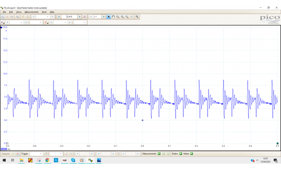 Неисправный двигатель вентилятора отопителя-Потребляемый ток-Ford-Fiesta 2002–2008 : Image 1