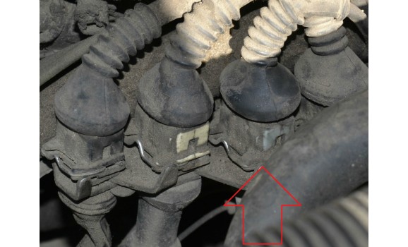 Точки подключения щупов - Сигнал ДПКВ + ДПРВ - Audi - A6 (C4) 1994-1997 : Image 1