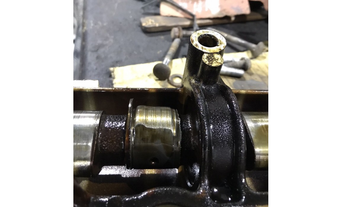 Damaged rocker arm - Intake manifold pressure - VAZ - Niva 1977-2017 : Image 3